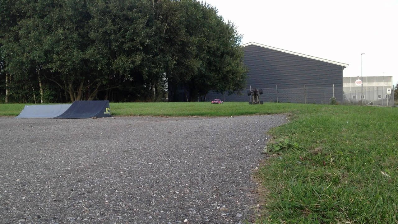 Osprey Rear Ramp E-revo and Slash 4x4 Osprey Large Jump Ramp - YouTube