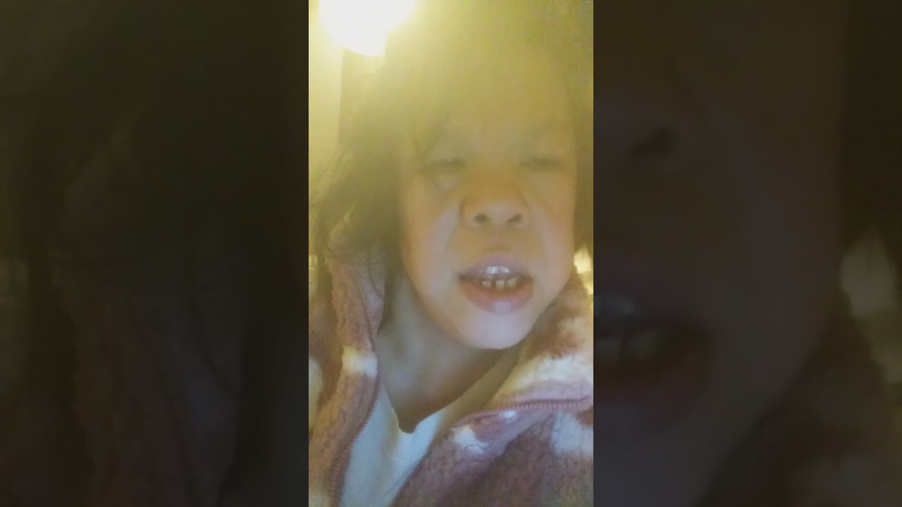 Ca si Julie cover hat hay khong 