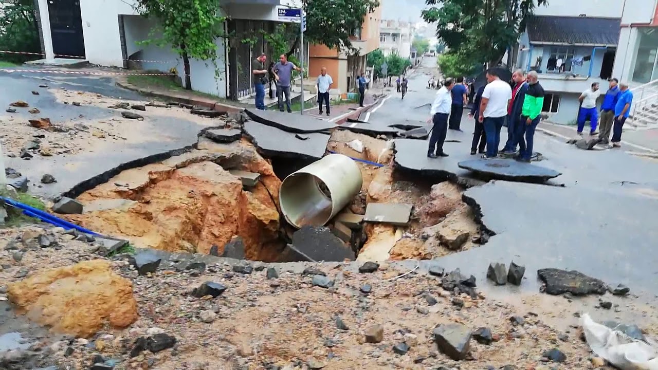 Gebze�de sel baskını; ev ve iş yerlerini su bastı, yol çöktü YouTube