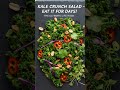 Rapea maapähkinä-lehtikaali salaatti! 🥬✨ Tämä on se resepti, joka sai mut rakastamaan lehtikaalia -