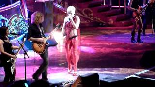 P!nk in Melbourne, May 31, 2009 - Don't Let Me Get Me Resimi