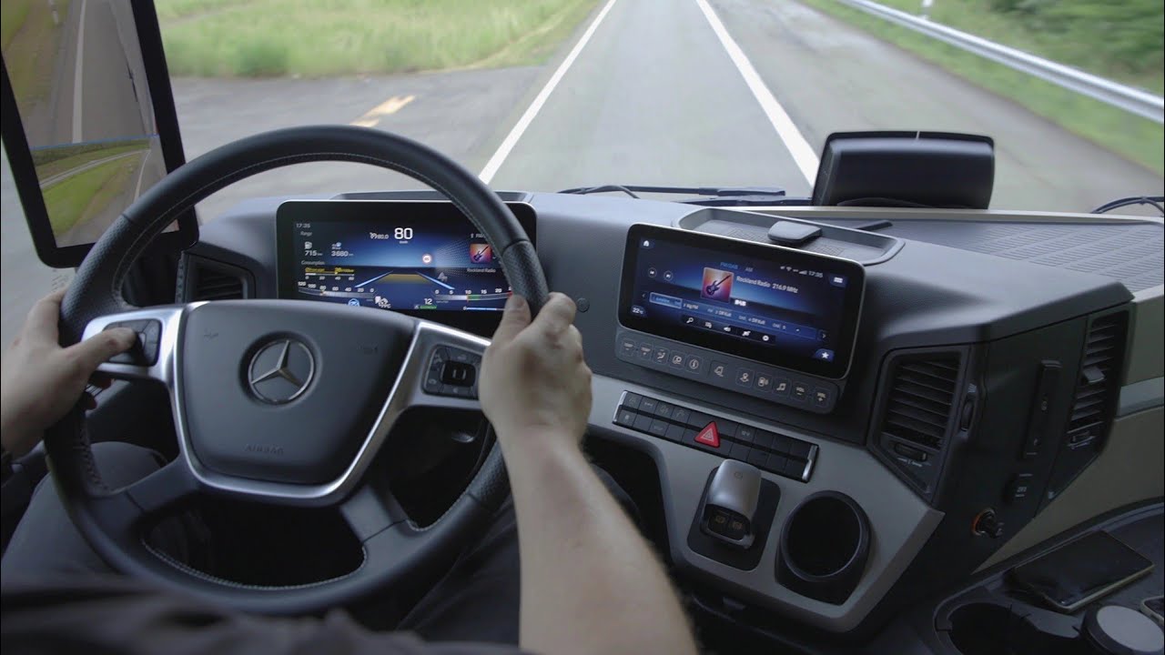 conscience Theory of relativity Bore All New Mercedes ACTROS L 2022 - Cabin Presentation and Highway Driving -  YouTube