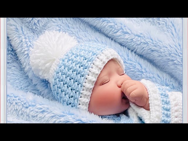 Bebé recién nacido niña vistiendo gorro blanco tejido durmiendo en