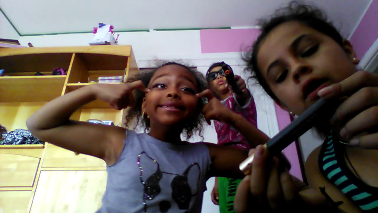 Amelia and Emelia MAKE-UP Toutrial 😇😇😂💓😁😁😎