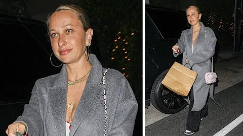 Jennifer Meyer Dines With Her Mini-Me Ruby At Gior...