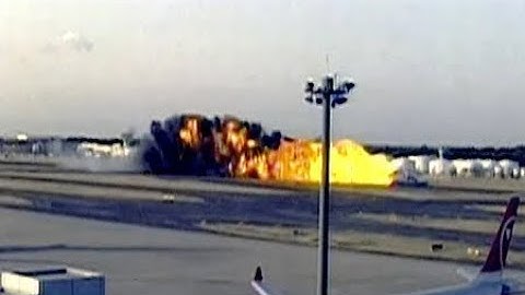 *REAL FOOTAGE* FedEx Flight 80 Crash in Narita International Airport