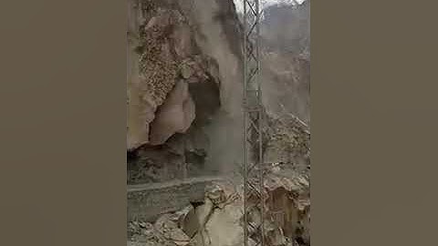 Gilgit-Skardu road has been blocked due to landslide