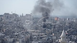Israeli bulldozer demolishes Palestinian homes in Tulkarem refugee camp