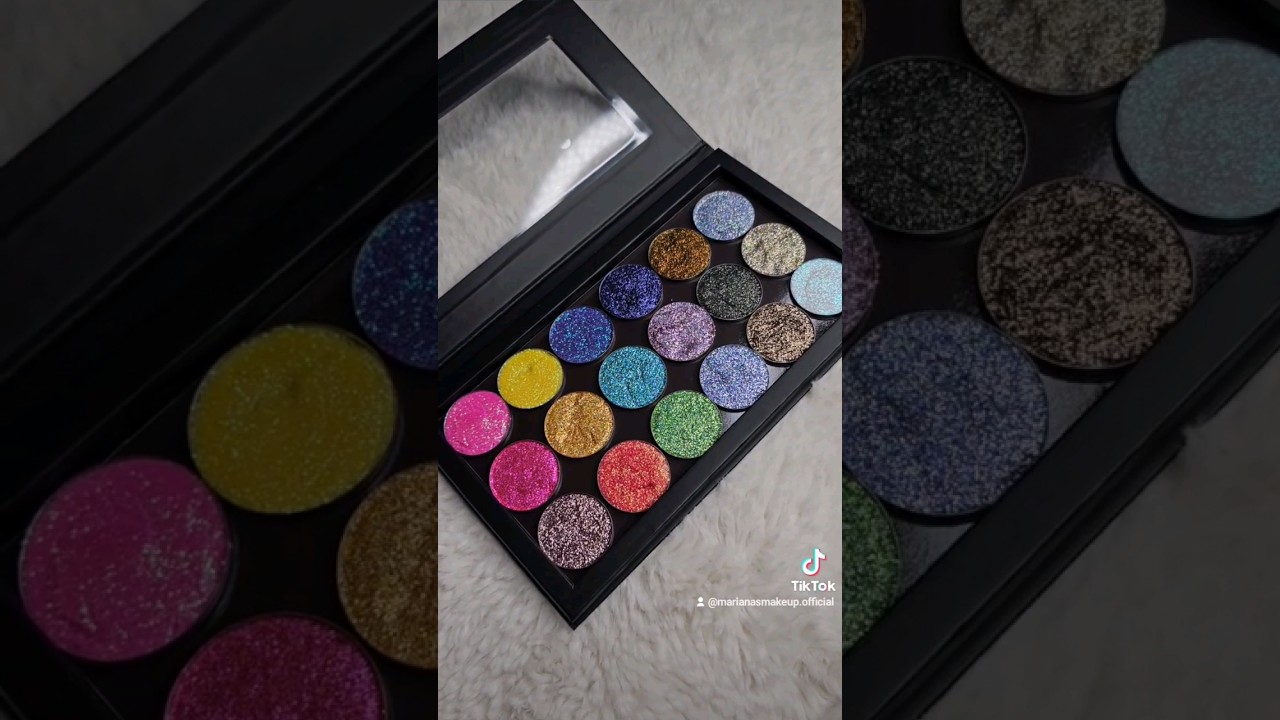 Palette with 18 pressed Glitters from 