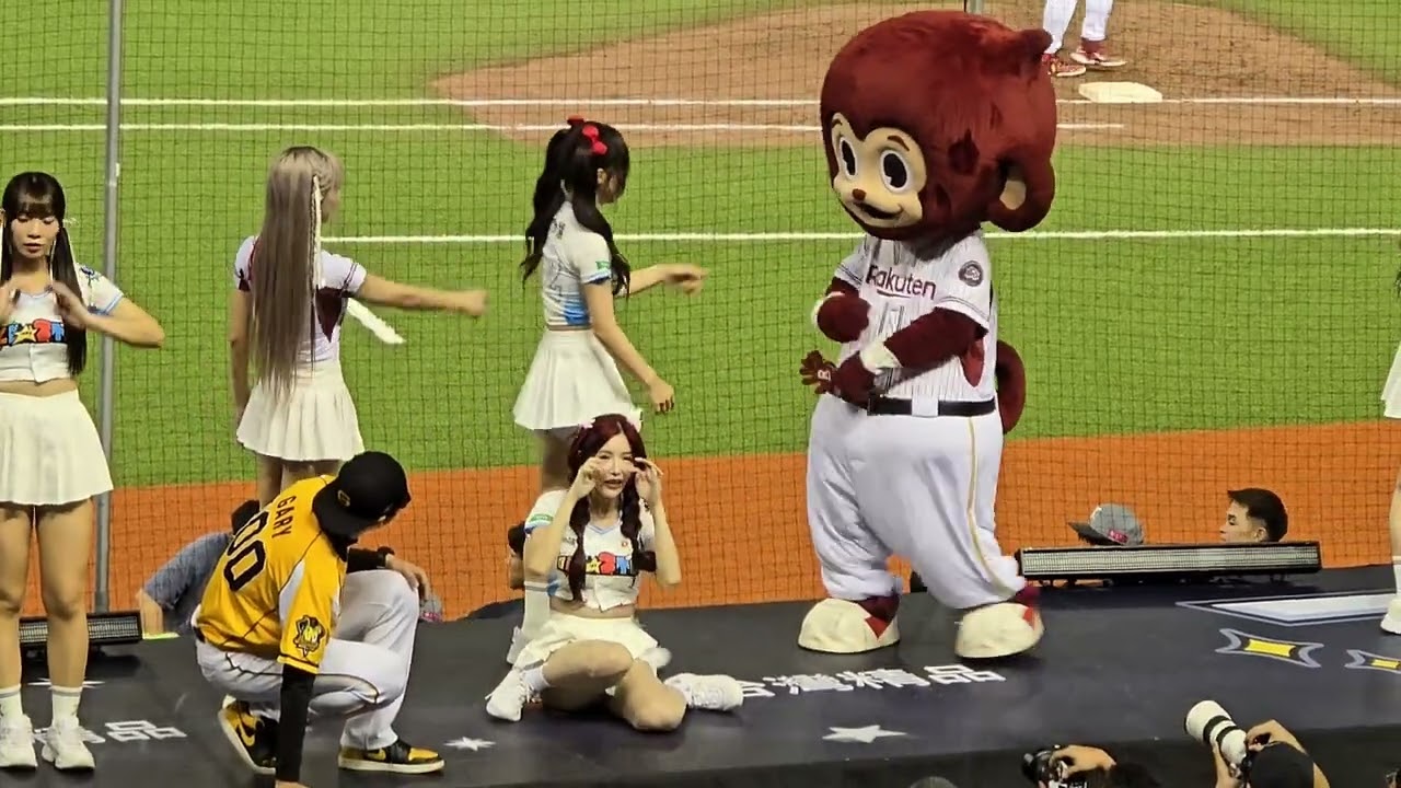 20250719 中華職棒明星賽 九局上 猿氣小子 色猴抱粒揩油現場