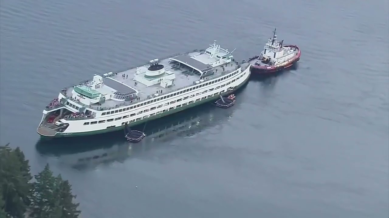 WA: Ferry full of passengers runs aground