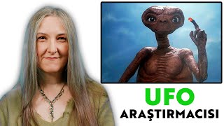 Ufo Araştirmacisi Fi̇lmlerdeki̇ Uzayli Sahneleri̇ni̇ İzli̇yor