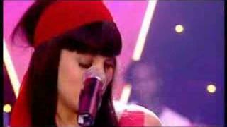 Video thumbnail of "Lily Allen - Smile - Live"