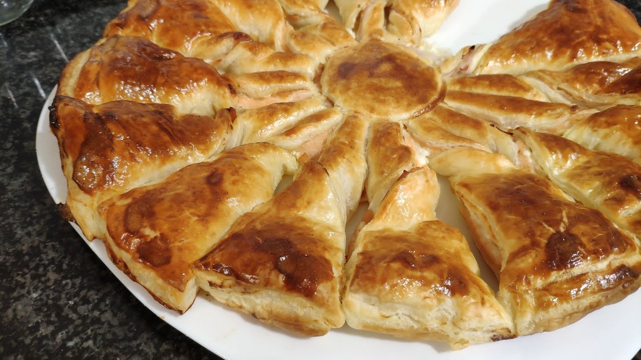 Flor de hojaldre con salmón y queso fresco#recetasdenavidad