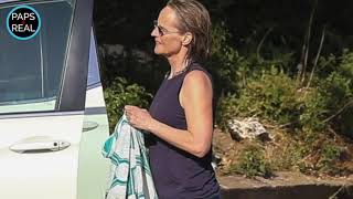 Famous Helen Hunt dry it off her body after enjoying a beach day in Malibu | Paps4Real Wealth