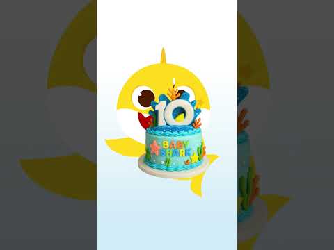 Акулёнок кусает торт — хрустящий укус! С днём рождения! #shorts #babyshark