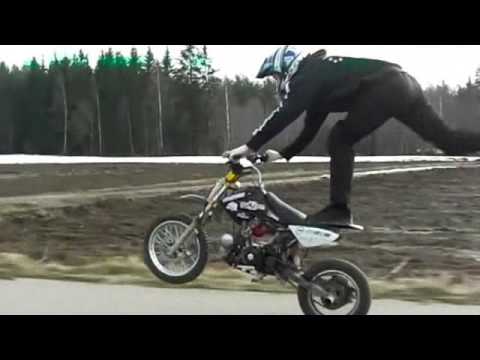 Crazy pitbike stunts !