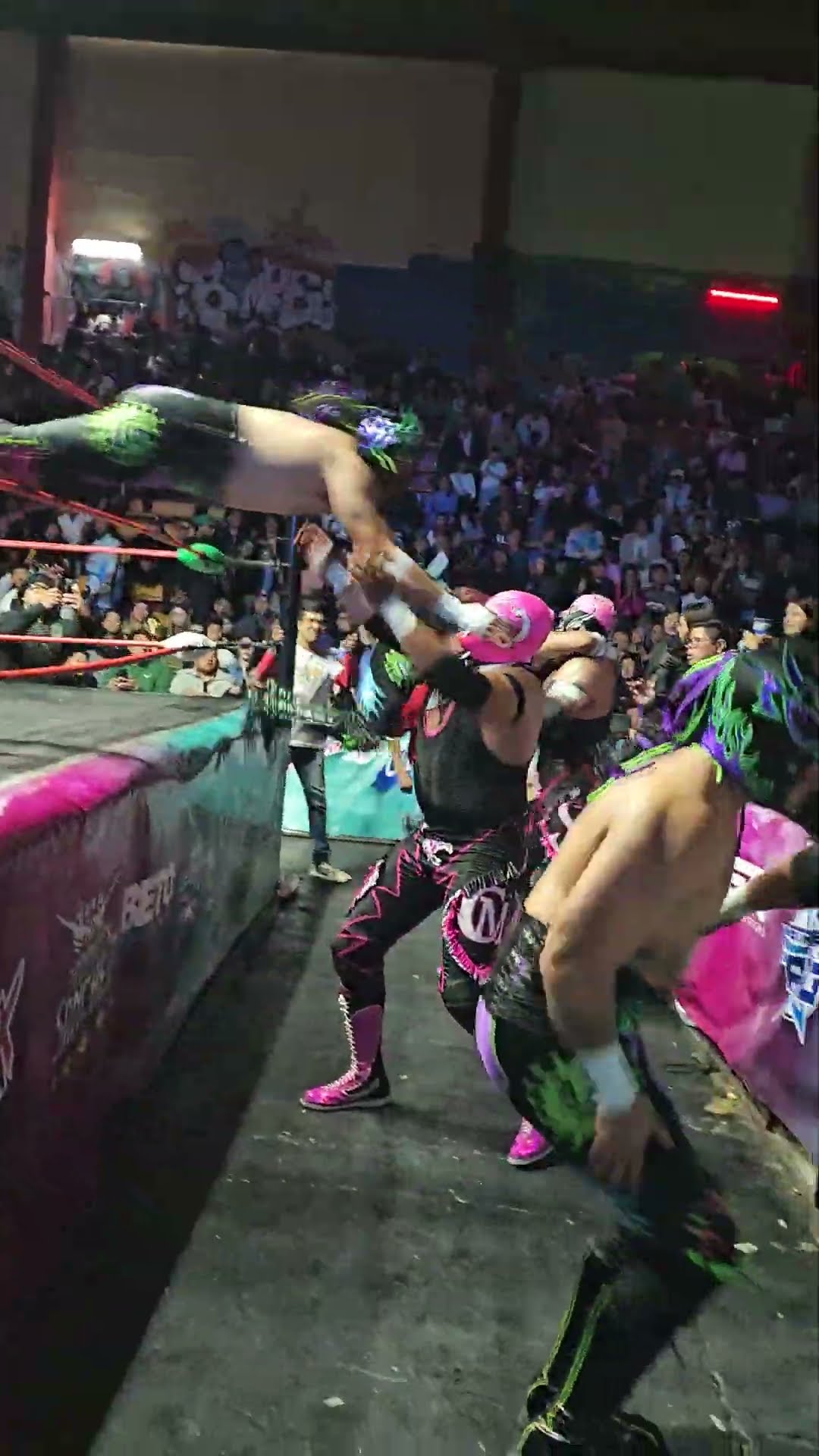 Triple vuelo de la Pandemia en la Arena Neza