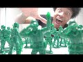 Green Soldiers vs Titan グリーンアーミーメン緑の兵隊と戦ってみた 巨人バトル編