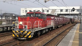 岡山貨物ターミナル駅構内の貨物列車を入換作業しているHD300-28号機