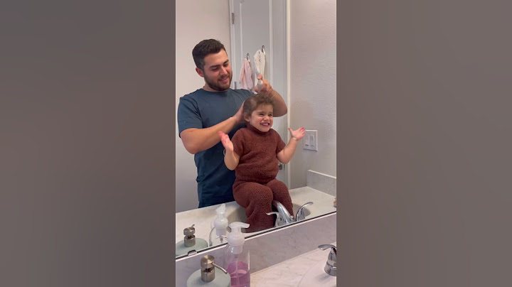 Daddy does daughters hair🤍 #shorts #dad #daughter #family #thecarlinfamily #trending