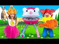 Sasha và bố mở quán cà phê đồ chơi và nấu món ăn khổng lồ với món thịt nướng hello kitty