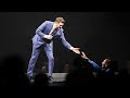 Michael Bublé sings live with a Fan Crazy Little Thing Called Love | Hamburg 31.10.19