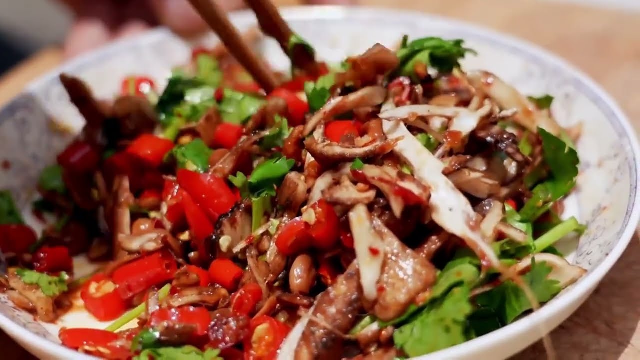 We Foraged & Cooked a MEDICINAL Mountain Root? 🌱 | Thistle Root (Jici Gen) - Yunnan's Wild Superfood