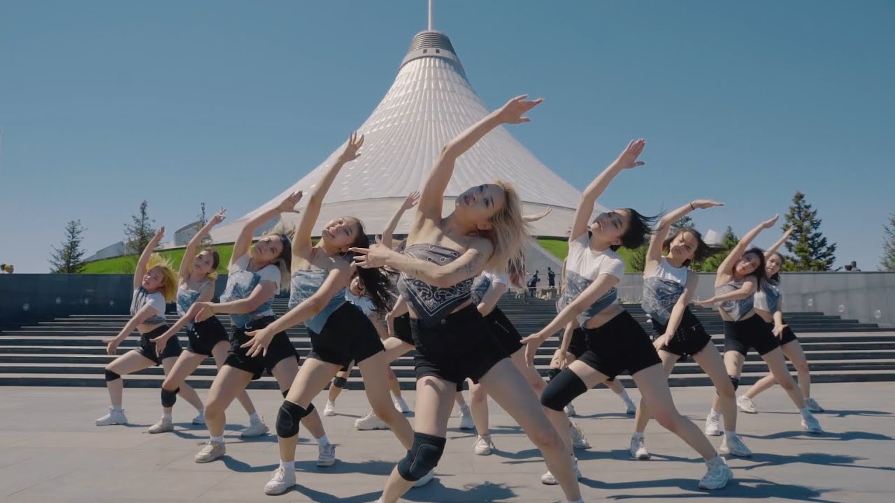 Demi Lovato - Confident | 1M Production Dance Video