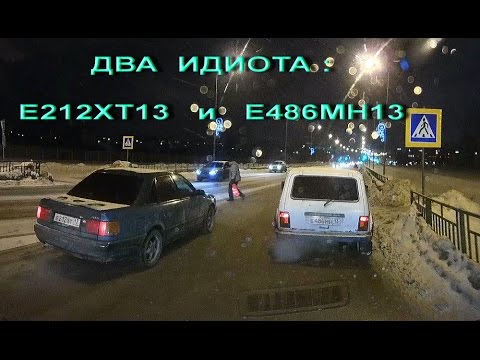 При  въезде на кольцо включают левый поворотник,  кто эти люди ?