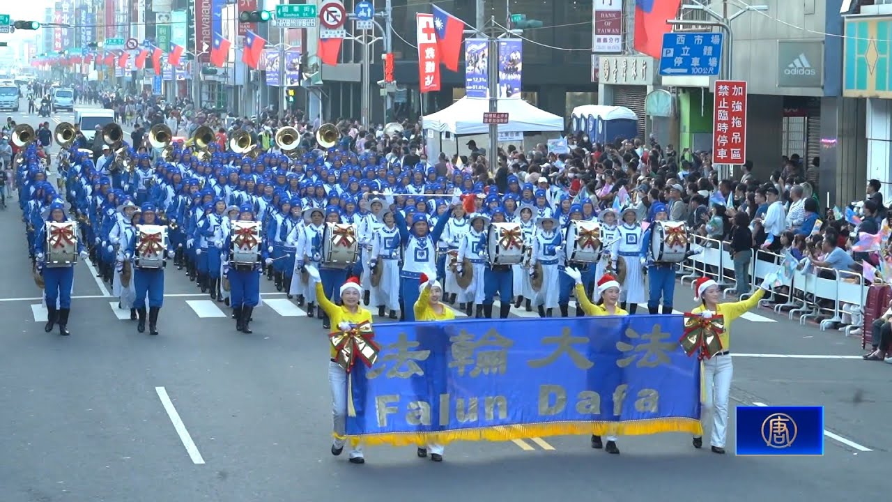 嘉義國際管樂節踩街 萬人空巷爭睹樂團精彩演出
