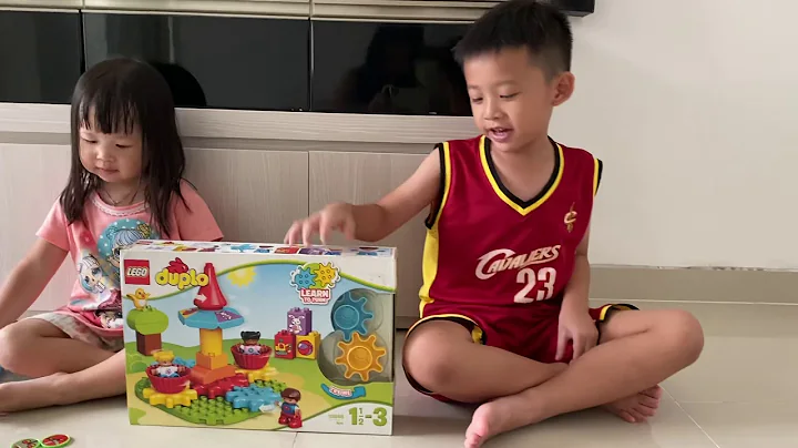 Aldrich & Claire - unboxing LEGO duplo