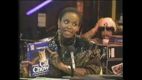 Robin's "News" on The Howard Stern Radio Show (Cha...