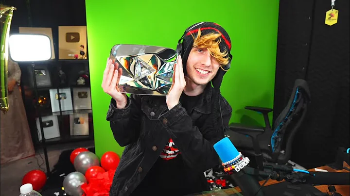 Kreekcraft hitting 10 million subscribers live on stream