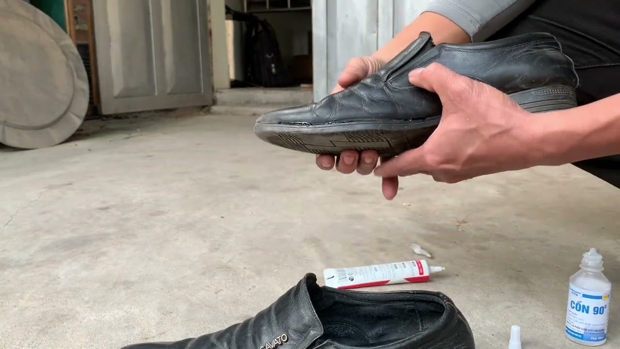 Cách dán giày khi bị bong keo