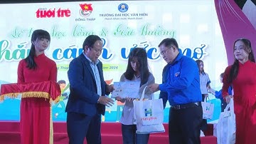 Trao 100 suất học bổng Chắp cánh ước mơ cho học sinh nghèo vượt khó