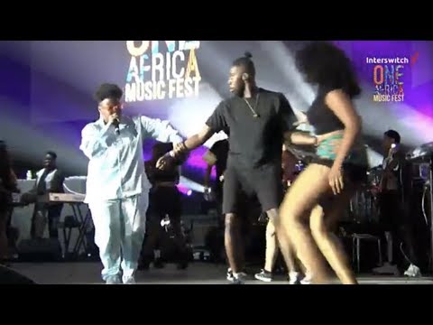 teni-stole-my-husband-!-live-on-stage-😱-|-one-africa-2019