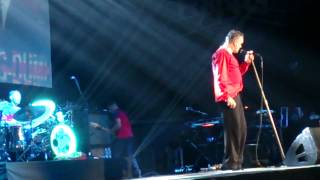 Morrissey in MADRID - Kick The Bride Down The Aisle