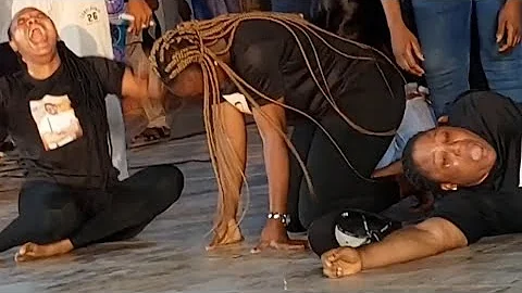 Wailing....How Late Murphy Afolabi Students weep bitterly on stage at his artiste night