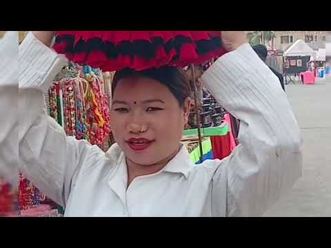 सौराहामा कुमारीको आकृतिमा जीवन भर्दै एक कलाकार तेस्रो हस्तकला प्रबर्द्धन मेला ! यस्तो छ माहोल ।