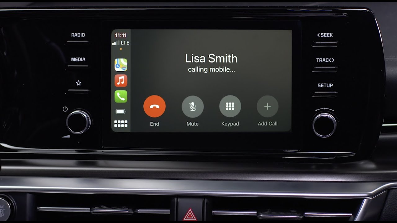 Apple CarPlay: Making a Call 