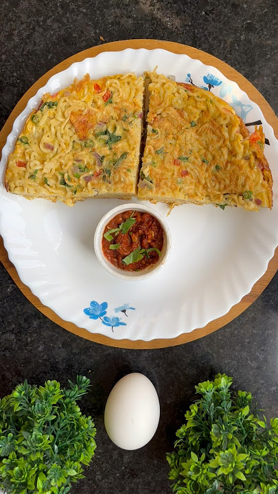 Maggi Omelette 🍳 🤯#shorts #egg #omelette #eggomelette #maggie #viral #recipe #food #tranding