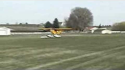 SPORT CUB on Floats - Grass Strip Landing