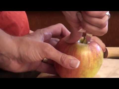 Wideo: Słodki Deser: Jak Gotować Pieczone Jabłka Z Sosem Gryczano-bazyliowym