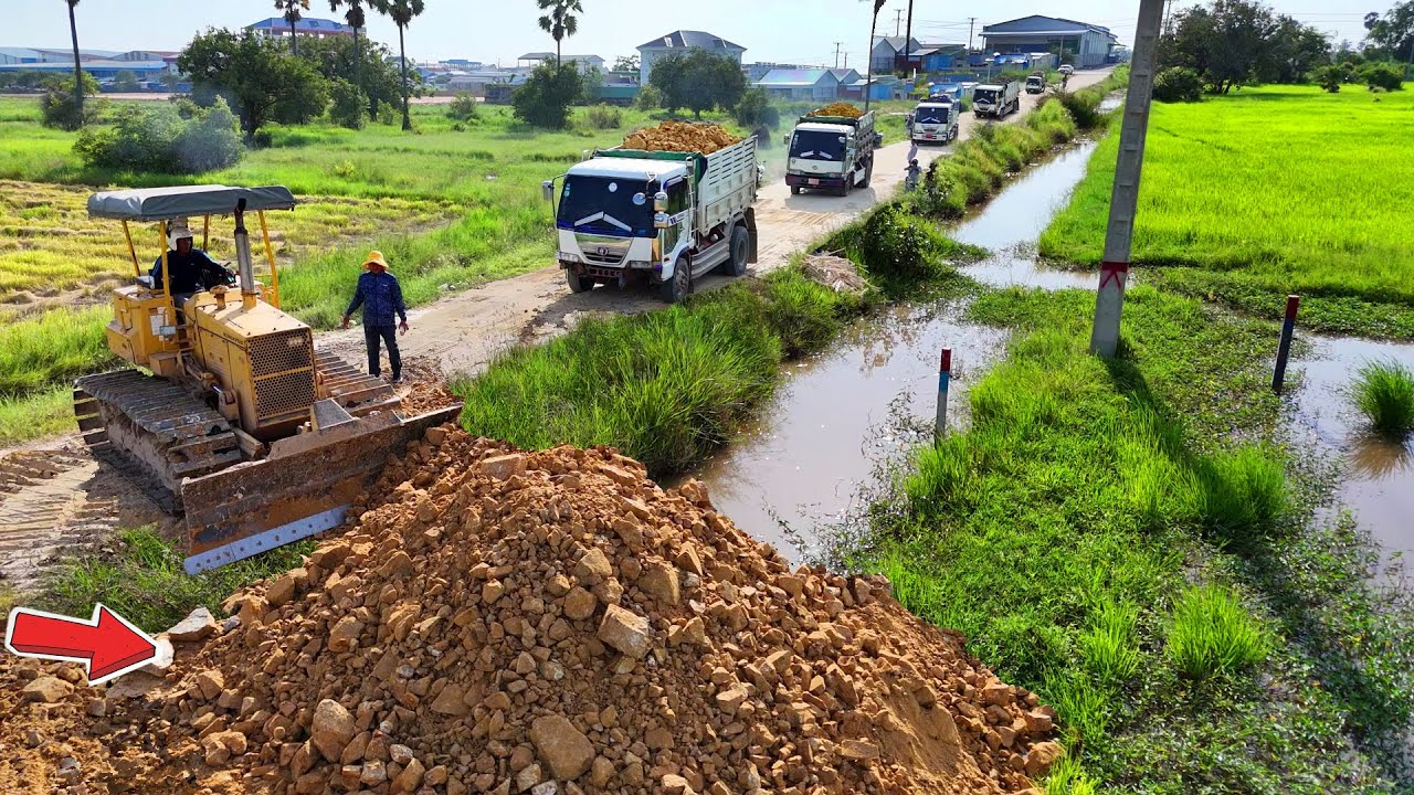 Handle with care Start New Landfill Project!! Using Dozer Pushing Stone Soil with Dump Truck 5Ton