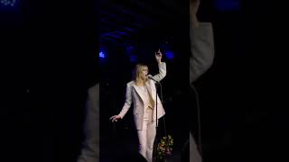 Suki Waterhouse - Wild Side (Live in 4K Vertical)