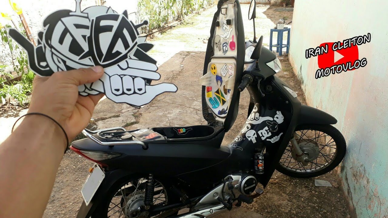 Adesivo Empinando Moto Personalizado para Motos 2 Adesivos