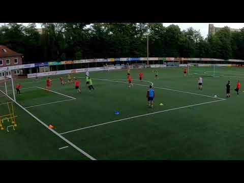 New Fussballtraining: Spielform - 5 gegen 5 plus 2 Flankenspieler