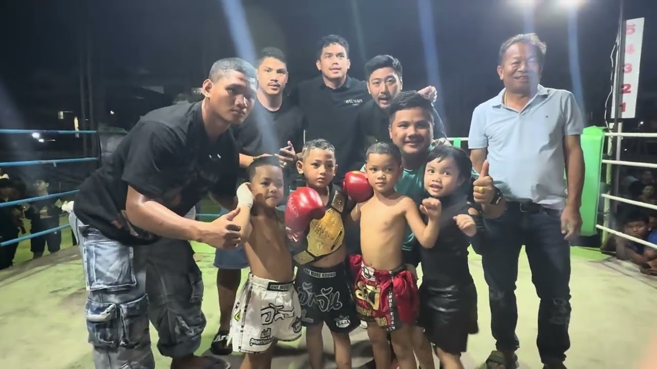 เห็นแล้วต้องยิ้ม! เด็กค่ายมวยลูกทรายกองดินชกแบบไม่กลัวใคร!