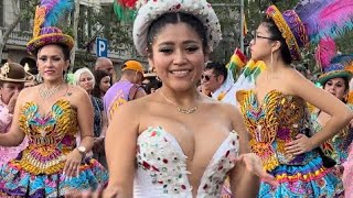 Latinas celebrando las fiestas nacional de España, orgullosos de ser latinos/ latinas por el mundo